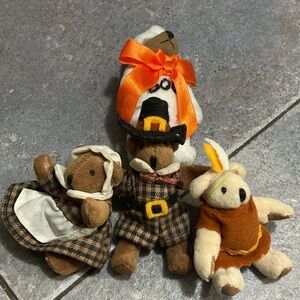 Vintage Russ Berrie tiny town mini teddy bears.